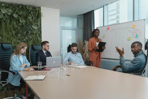 How Can UK Businesses Effectively Navigate Legal Challenges Today?